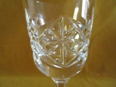GERMANY HUTSCHENREUTHER ETCHED CRYSTAL WINE GLASS 5-6/8″ T X 2.5″W EXCELLENT