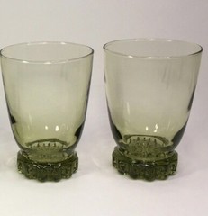 TWO Avocado Green Libbey Ruffled Base Daisy Footed 4.5″Tall Drinking Glasses