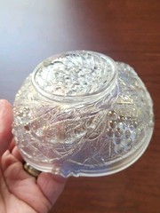 Pretty White US Glass Carnival Glass Palm Beach Berry Bowl Gooseberry Interior