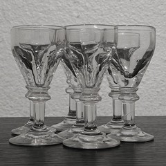 Antique Victorian Deceptive Toastmaster Knopped Stem Toasting Dram Glasses (x 7)