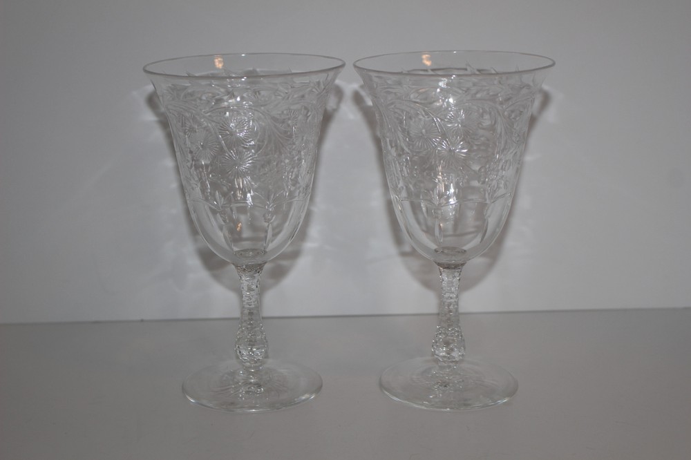 SET OF 2 WEBB CORBETT INTAGLIO CRYSTAL DAISY 6-1/8″ WINE GOBLETS