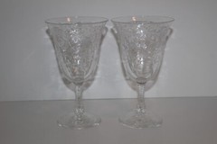 SET OF 2 WEBB CORBETT INTAGLIO CRYSTAL DAISY 6-1/8″ WINE GOBLETS