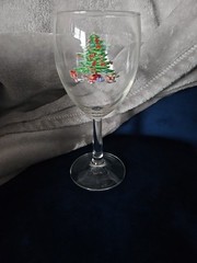 Noel Wine Water Goblet Glass Stemware Christmas Tree 7″ Tall