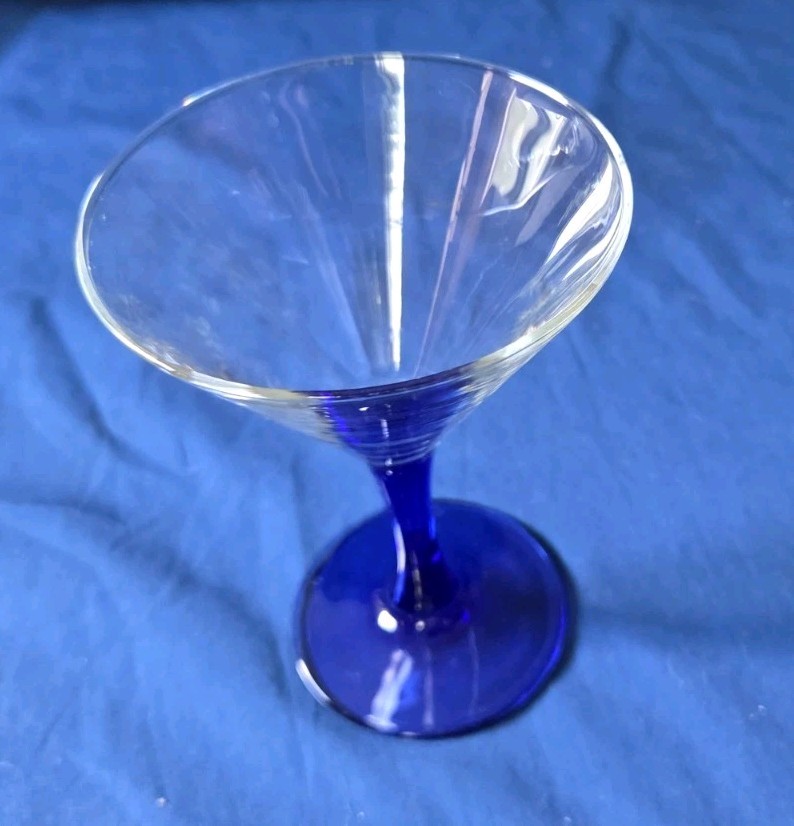 COBALT BLUE STEMMED 5 1/4″ MARTINI GLASS SAFETY RIM UNKNOWN MFR EXCELLENT