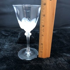 JG DURAND Cristal D’Arque Florence Frosted Raised Petals SHERRY 5-7/8″ SINGLE