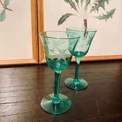 Vintage Petite Green Depression Glass Set – Etched Floral Design, 4.5″ Tall