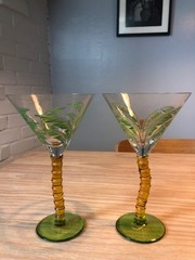 Set of 2 Vtg Colored Etched Palm Trees Martini CocktaIl Glasses Hawaiian Swanky