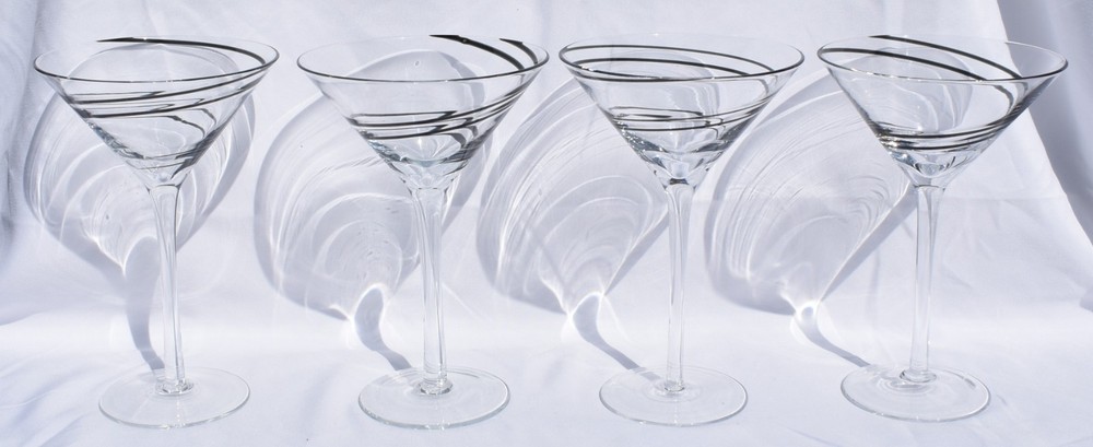 Luigi Bormioli – BLACK SWIRL – (4) MARTINI or COSMOPOLITAN Glasses – 9 oz