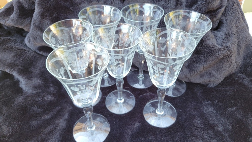 VTG Set Lot of 7 ETCHED 7 3/4″ Long Stem Wine Glasses Floral or Berries + Leaves