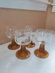 4 VINTAGE AMBER LIQUOR GLASSES, 2 W/WHITE ETCHING, 2 PLAIN, AMBER BEE HIVE STEMS
