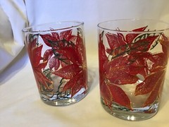 Pointsettia Drinking Glasses Red and Gold 4″ H x 3 1/4” W EXC Vintage So Nice