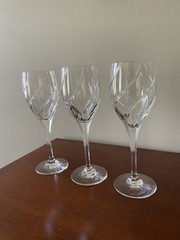 Mikasa Crystal WINDLASS 8 oz SWIRL Pattern Wine Glass Set of 3 Exquisite 9″ Tall