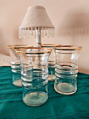 ( SET OF 5 )Clear ribbed glasses, gold bands, Anchor Hocking 10 oz-4 3/4″H-