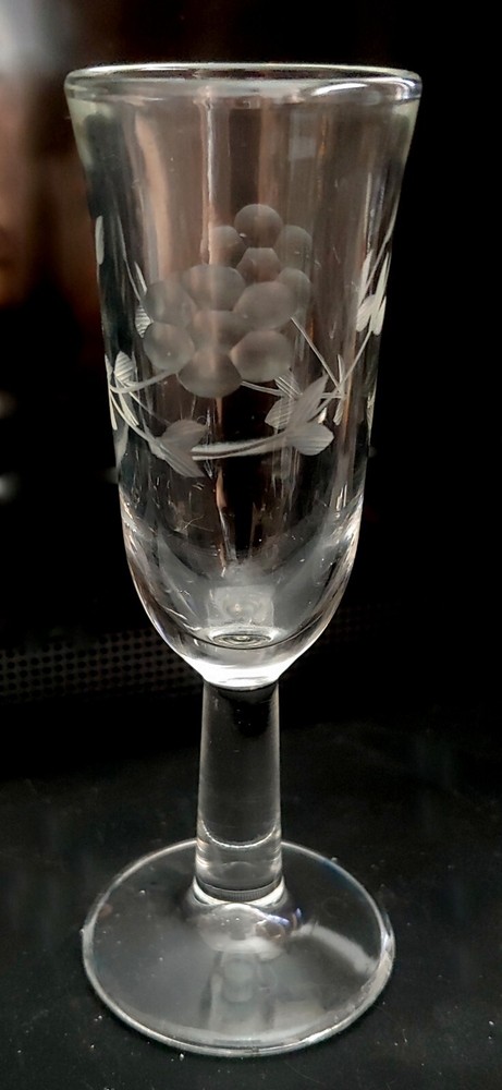 Set of 4 Vintage Flower Etched Vodka and Liquor Cordials Glasses 0.8 oz