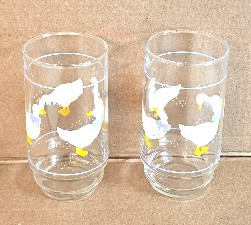 2 Vintage Libbey Country Geese Goose Ducks Blue Ribbon Bows Drinking Glasses