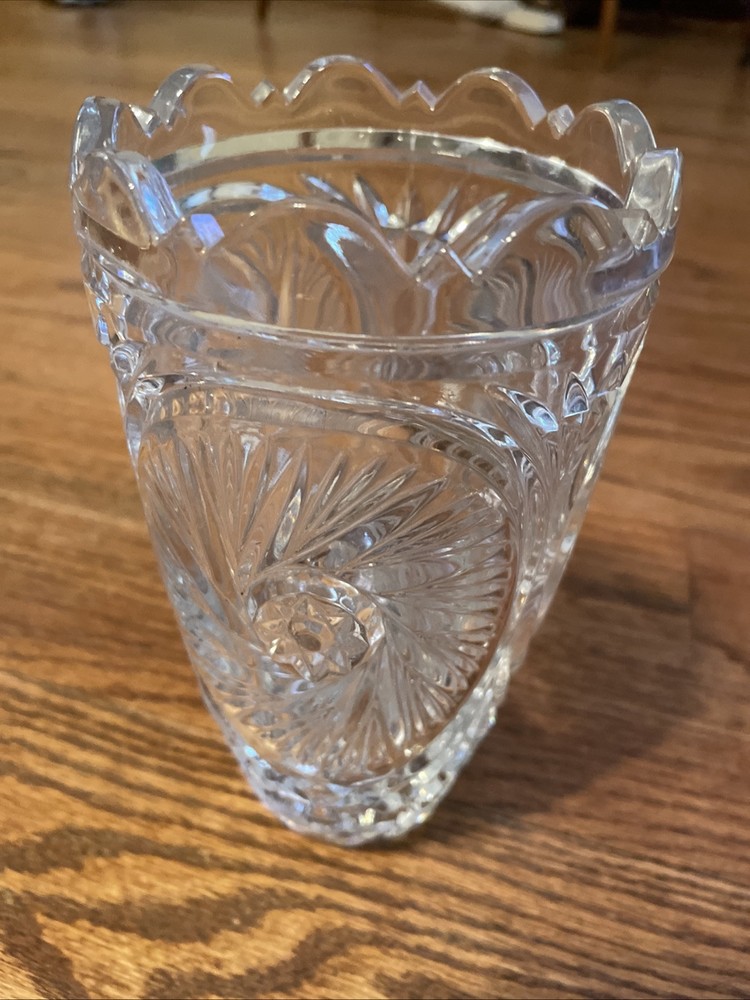 STARBURST DESIGN BEAUTIFUL LEAD CRYSTAL VASE 7 1/2″ HIGH EUC