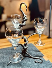 Vintage Antique Bronze 3‑Glass Wine Flight Holder – Twisted Vine Design, Rare
