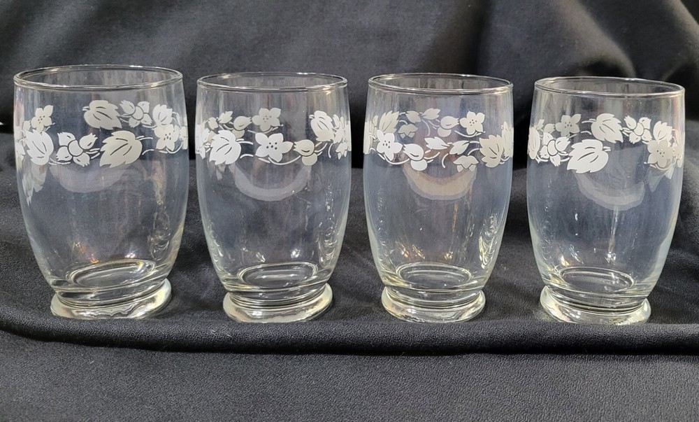 4 Vintage Pyrex White Gooseberry 4 1/2″ Tall Juice Tumbler Drinking Glasses