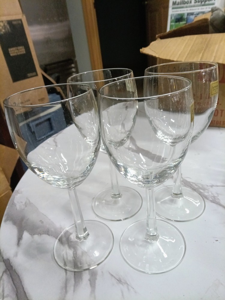 Luminarc France 4‑Piece Wine Glass Set – Clear Glass – Classic Stemware