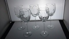 Tulip Shaped Stemware wine glasses 5 large and 4 small,