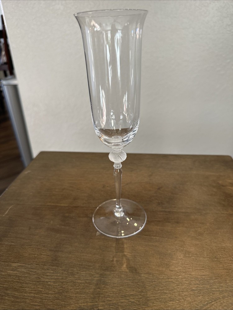 SASAKI CRYSTAL ISABELLE CHAMPAGNE FLUTE Frosted Leaf Embossed Stem. 9 1/4” Tall