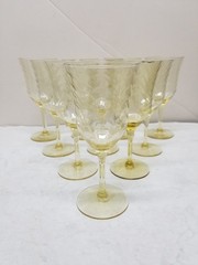 10 VTG YELLOW DEPRESSION GLASS SCALE PATTERN WINE GLASSES 7 1/8″
