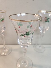 MIKASA Ribbon Holly Crystal Wine Glasses SET OF 4 Gold Trim 8⅝»