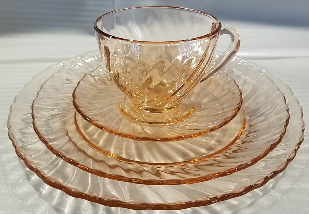 VTG ARCOROC FRANCE Rosaline 4 Pink Swirl Cup, Saucer, 7 1/2″,8 1/2″ Plates. MCM