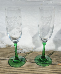 2 RARE VTG Duiske Irish Handcut Claddagh Emerald Stem Champagne Flutes FREE SHIP