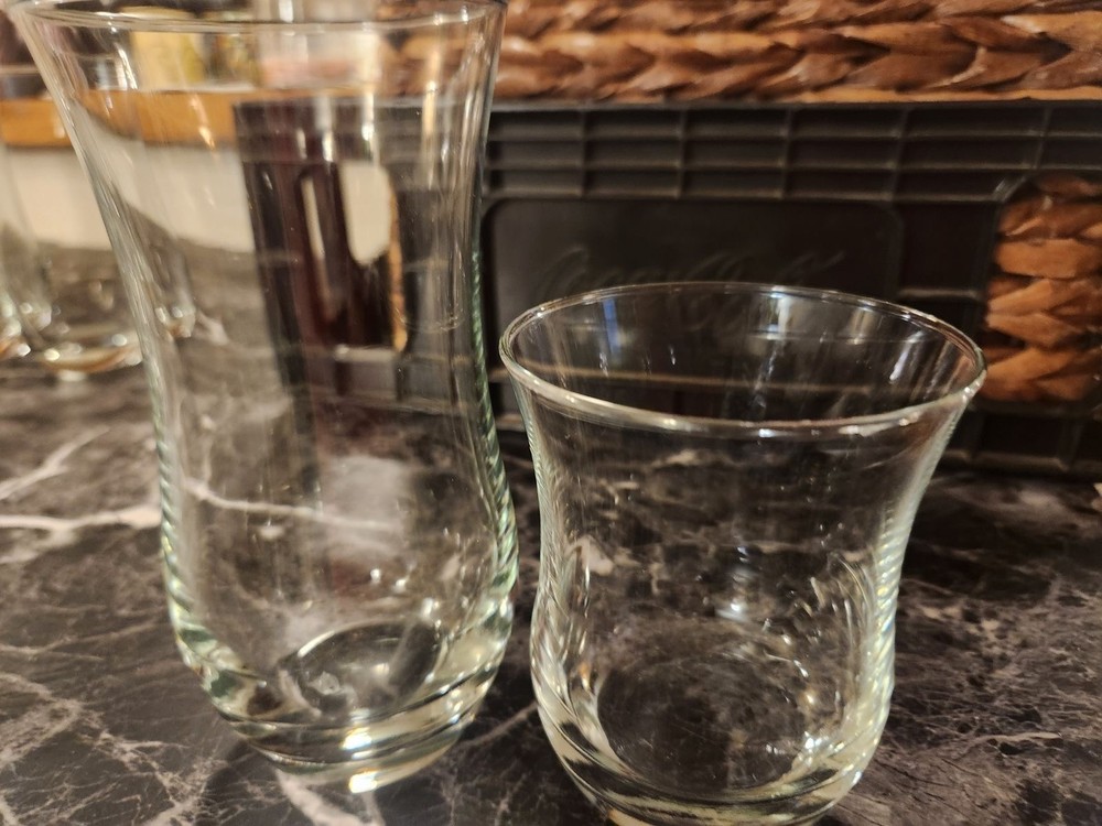 Set Of 16 Glasses Tulip Shaped (8 Tall 8 Short) Lightly Used Excellent Condition