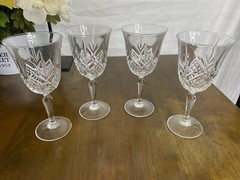 Set of 4 Crystal D’arques Masquerade 8.25oz crystal Wine Glasses Goblets