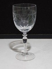 1- CRISTAL d’ ARQUES «DAMPIERRE» ETCHED WINE GLASS