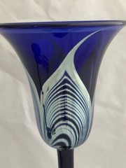 PAIR of CORREIA COBALT BLUE PULLED FEATHER 9-3/4″ WINE GLASS GOBLETS w COAs