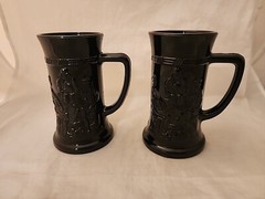 Vintage BLACK INDIANA GLASS EMBOSSED Steins TANKARDS Mugs 5 7/8″ Set of 2 VGUC