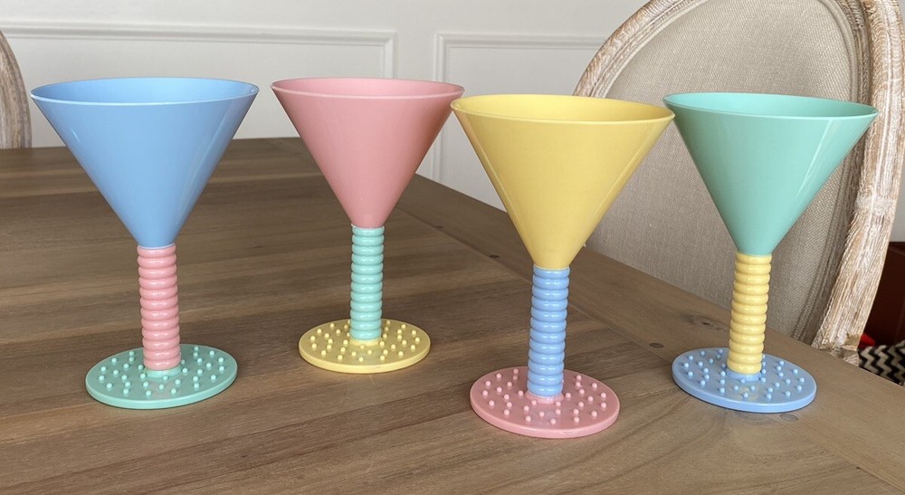 Memphis Design Martini Glasses Plastic Outdoor – Art Deco Style Pastel Set of 4