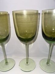 Vintage Green Stemmed Wine Glasses Set Of Four 9” Tall Holds 12 Fluid Ounces