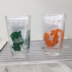 2 Vtg Kraft Swanky Swig Juice Glass Dog Cat RoosterBunny Kiddie Cups 4″ MCM