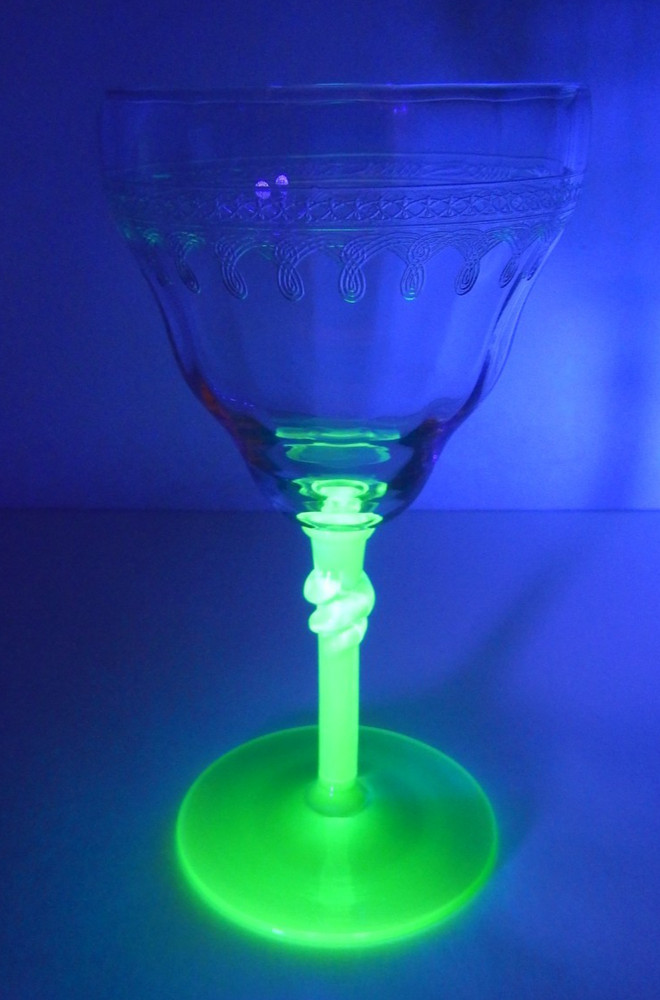 VINTAGE BRYCE OPTIC ETCHED URANIUM GREEN STEM 6-1/4″ WATER GOBLET WINE GLASS