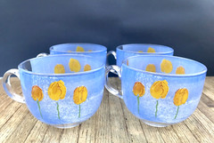 Set of 4 Art Glass Mugs D’Arques-Durand Tulip Ciel Yellow Tulips Blue Shab Chic