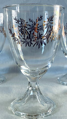 6 VINTAGE CLEAR WATER GOBLETS WITH GOLDEN BROWN GILT LEAF PATTERN 5 3/4″ TALL