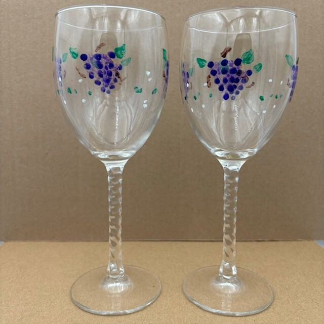 Pair of Wine Glasses Grape Leaf Motif Design Pattern 7 & 3/4» Tall Set of 2
