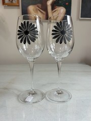 Set of 2 Black Daisy Wine Glasses Modern Floral Stemware Minimalist Barware