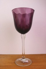 Plum Purple Wine Glass Swirl Optic Bowl & Clear Smooth Stem 8 1/4 «
