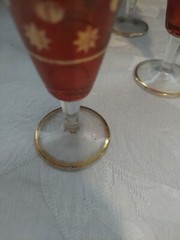 Vintage Cranberry Stemmed Wine Glasses w/Gold Star and Circle Design 5″