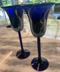 CORREIA~ SET OF 2 -Cobalt Blue 9.75″ WINE-GOBLET GLASS w/Pulled Feather Design