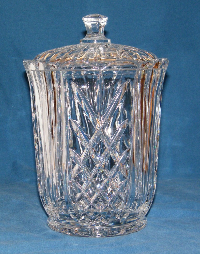 Crystal Cookie Jar. Criss Cross and Fan Pattern