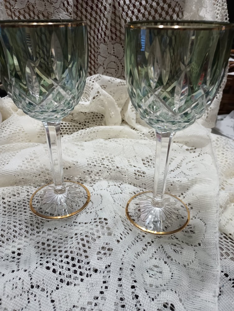Set Of 2 CreArt Italian Hand cut 24% Lead Crystal Wine Glasses. Pale Green