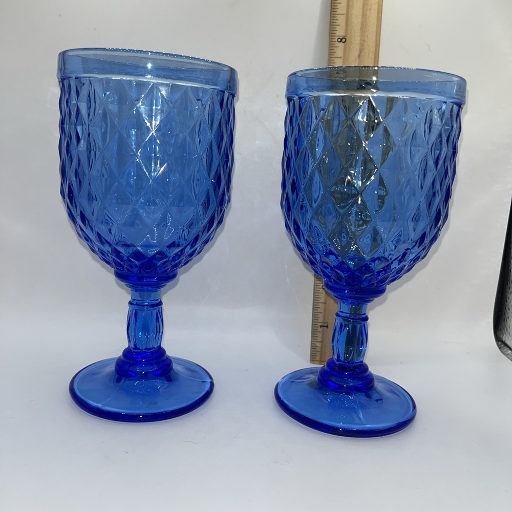 Beautiful Blue Water Or Wine Goblets. No Chips Cracks Or Flaws. EUC Set of 2