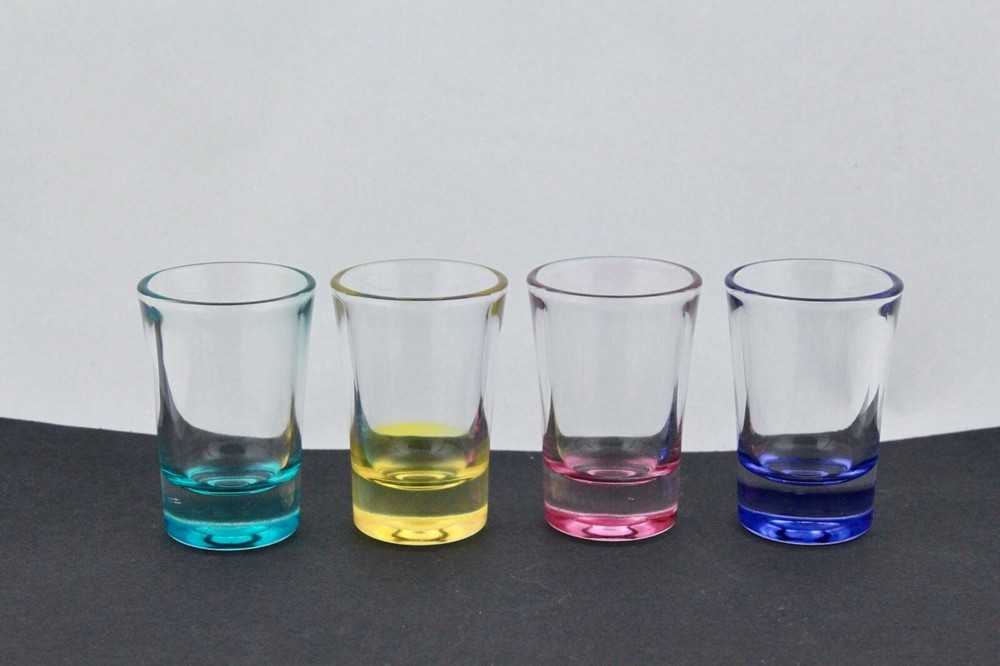 SET OF 4 MULTI COLOR IMPRESSIONS SHOT GLASSES – MINT