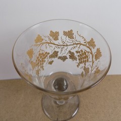 8 Antique Blown Glass Water or Wine Goblets Gold Grape Vine Design 7.5″ Tall VGC